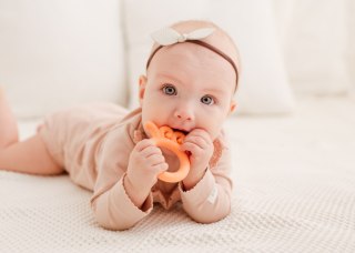 GILIGUMS GG 50181 Gryzak Ośmiornica Baby brzoskwiniowy