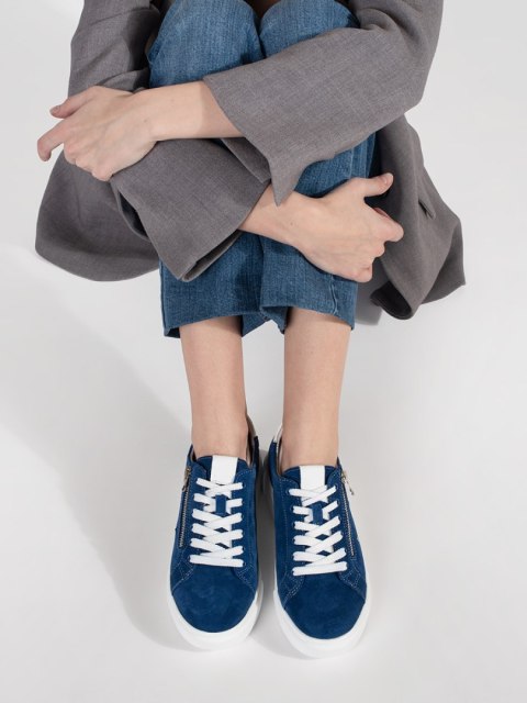 Niebieskie sneakersy na grubej podeszwie - 40 Niebieskie sneakersy na grubej podeszwie - 40