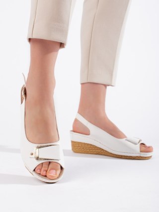 Białe sandały na niskiej koturnie espadryle - 36