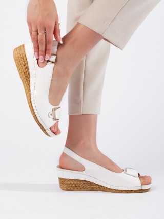 Białe sandały na niskiej koturnie espadryle - 37