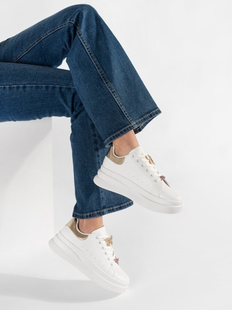 Białe sneakersy na platformie z przypinkami - 38 Białe sneakersy na platformie z przypinkami - 38