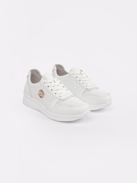 Białe sneakersy ze skóry naturalnej - 40 Białe sneakersy ze skóry naturalnej - 40