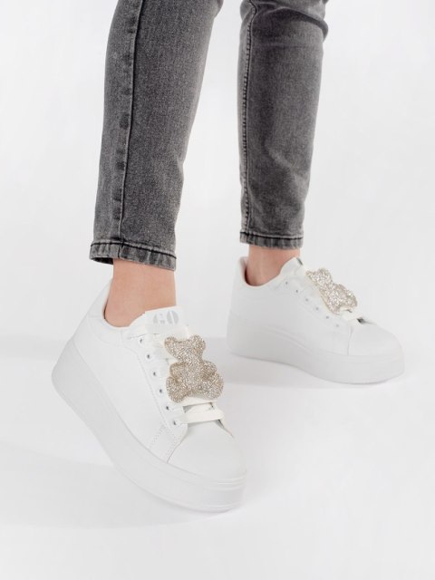 Białe sneakersy na platformie ozdobione misiem - 40 Białe sneakersy na platformie ozdobione misiem - 40