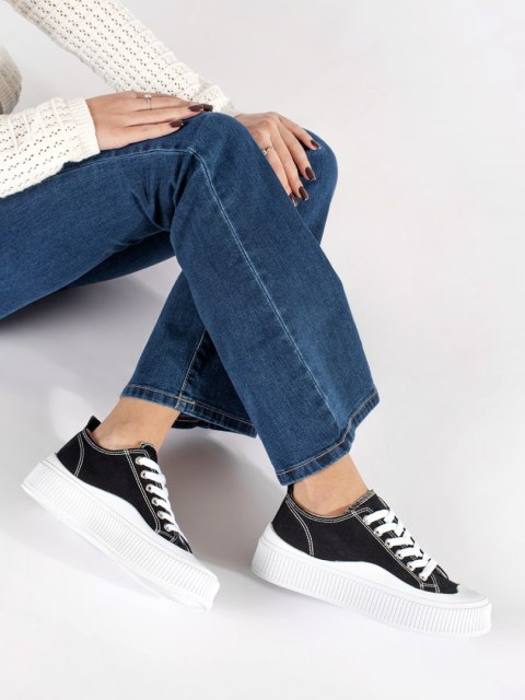 Czarno-białe sneakersy na grubej podeszwie - 36 Czarno-białe sneakersy na grubej podeszwie - 36