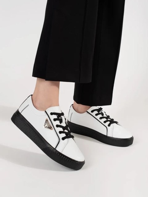 Skórzane biało-czarne sneakersy na grubej podeszwie - 39 Skórzane biało-czarne sneakersy na grubej podeszwie - 39