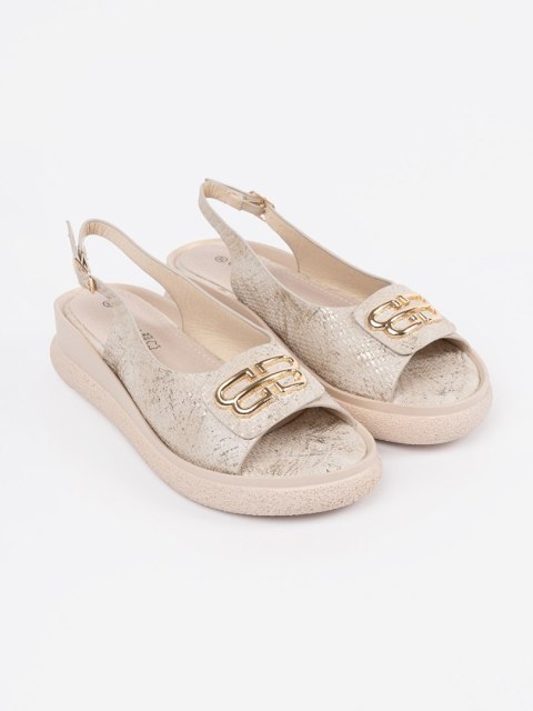 Sandały płaskie z ozdobą taupe - 36 Sandały płaskie z ozdobą taupe - 36