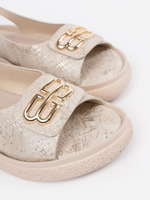 Sandały płaskie z ozdobą taupe - 36 Sandały płaskie z ozdobą taupe - 36