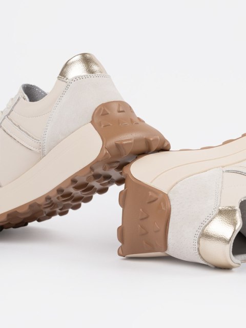 Beżowe sneakersy skórzane na grubej podeszwie - 36 Beżowe sneakersy skórzane na grubej podeszwie - 36
