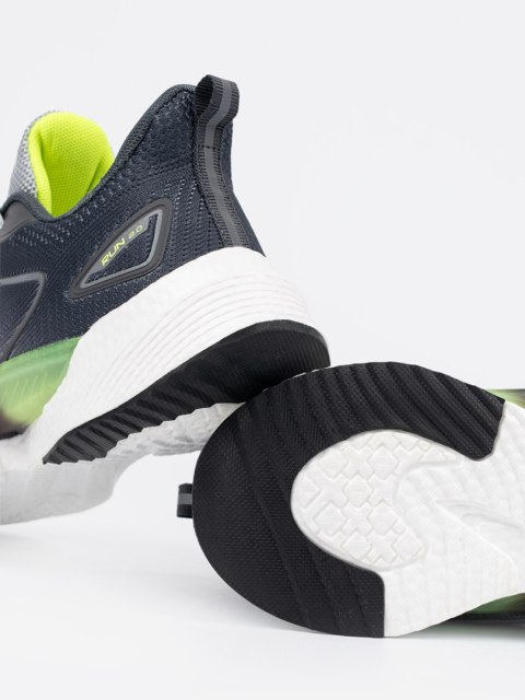 Szare buty sportowe z zielonym elementem - 38 Szare buty sportowe z zielonym elementem - 38