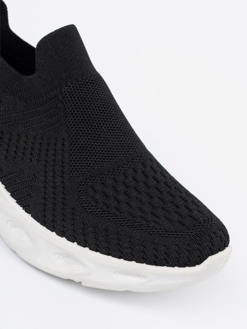 Czarne buty sportowe damskie wsuwane - 39 Czarne buty sportowe damskie wsuwane - 39