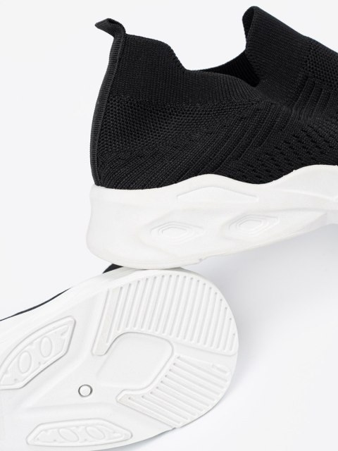 Czarne buty sportowe damskie wsuwane - 39 Czarne buty sportowe damskie wsuwane - 39