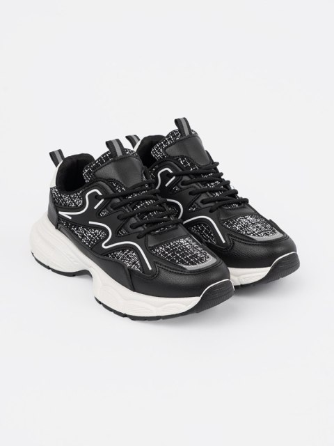 Czarne sneakersy damskie z ozdobnymi wstawkami - 39 Czarne sneakersy damskie z ozdobnymi wstawkami - 39