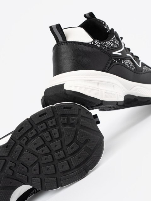 Czarne sneakersy damskie z ozdobnymi wstawkami - 40 Czarne sneakersy damskie z ozdobnymi wstawkami - 40