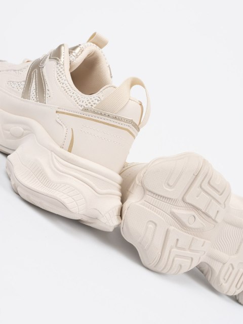 Jasnobeżowe sneakersy na grubej podeszwie - 36 Jasnobeżowe sneakersy na grubej podeszwie - 36