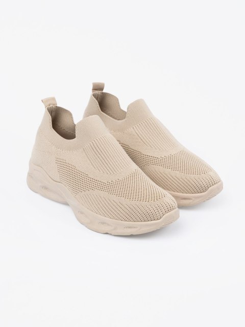 Lekkie buty sportowe wsuwane beż - 37 Lekkie buty sportowe wsuwane beż - 37