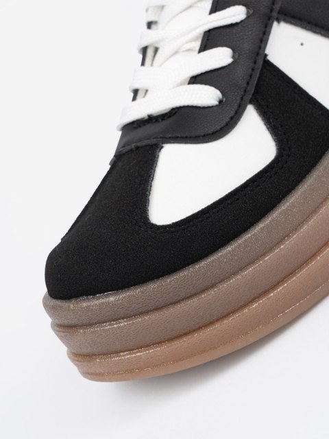 Czarno-białe sneakersy na platformie - 39 Czarno-białe sneakersy na platformie - 39
