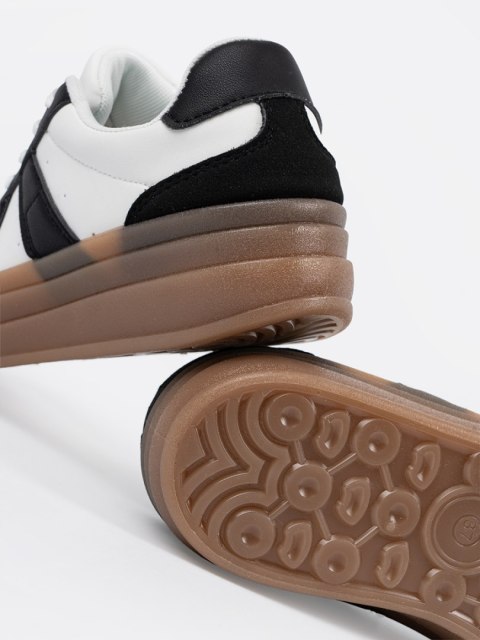 Czarno-białe sneakersy na platformie - 40 Czarno-białe sneakersy na platformie - 40
