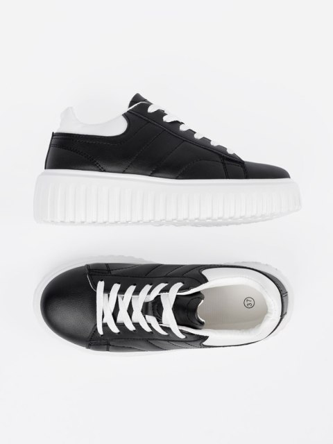 Damskie sneakersy czarne z białymi wstawkami - 37 Damskie sneakersy czarne z białymi wstawkami - 37