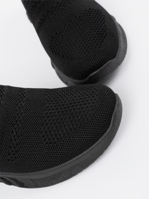 Damskie wsuwane buty sportowe czarne - 37 Damskie wsuwane buty sportowe czarne - 37
