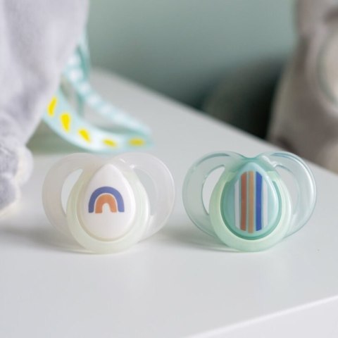TOMMEE TIPPEE TTP43336297 Smoczki uspokajające NIGHT TIME 6-18m mix 2pak TOMMEE TIPPEE TTP43336297 Smoczki uspokajające NIGHT TIME 6-18m mix 2pak