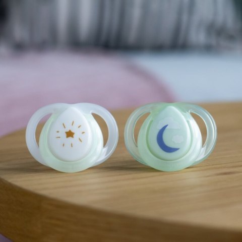 TOMMEE TIPPEE TTP43338095 Smoczki uspokajające NIGHT TIME 0-6m mix 2pak TOMMEE TIPPEE TTP43338095 Smoczki uspokajające NIGHT TIME 0-6m mix 2pak