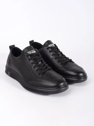 Niskie sneakersy męskie z imitacji skóry - 40