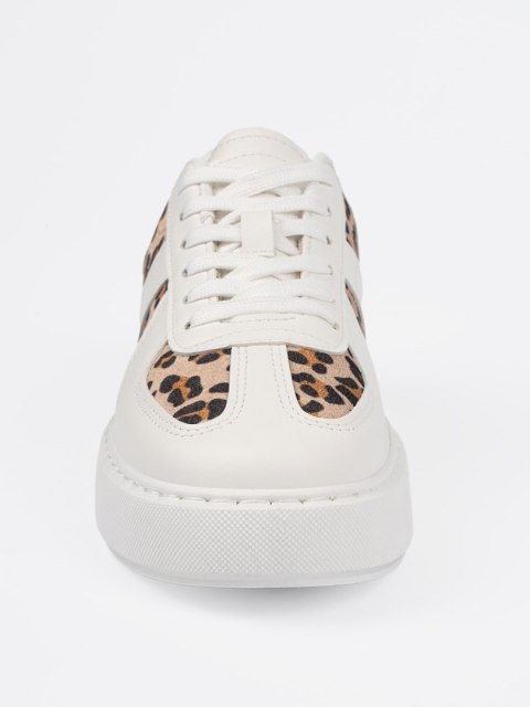 Białe sneakersy z wstawkami w panterkę - 39 Białe sneakersy z wstawkami w panterkę - 39