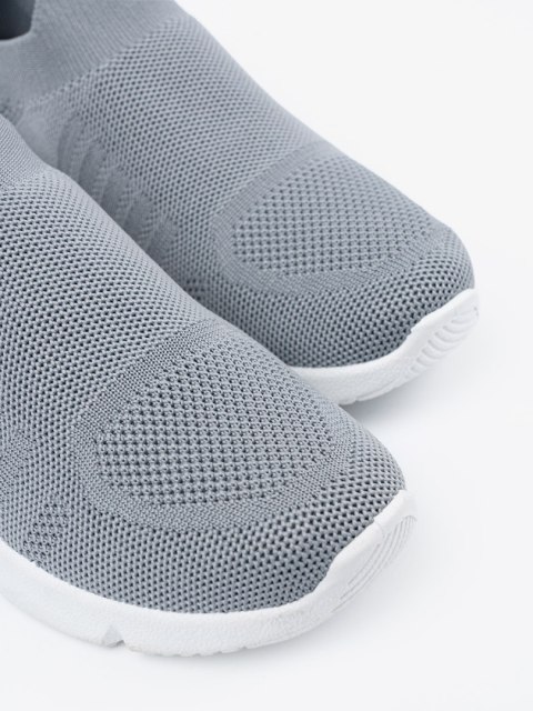 Buty sportowe wsuwane szare - 39 Buty sportowe wsuwane szare - 39