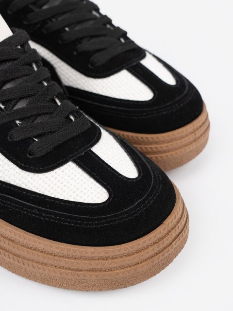 Czarne Sneakersy damskie z białymi wstawkami. - 38 Czarne Sneakersy damskie z białymi wstawkami. - 38
