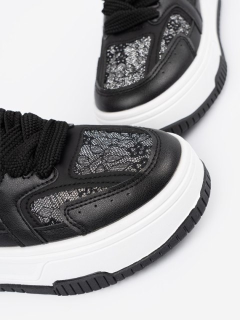 Sneakersy damskie z koronką czarno-białe - 39 Sneakersy damskie z koronką czarno-białe - 39