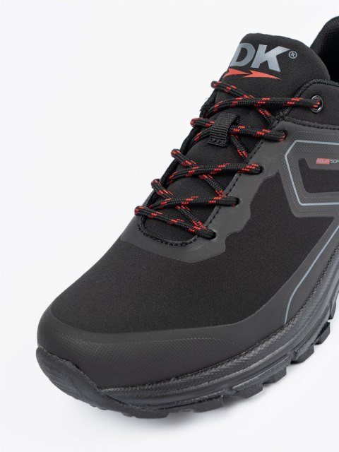 Czarne buty sportowe z czerwonymi elementami - 41 Czarne buty sportowe z czerwonymi elementami - 41