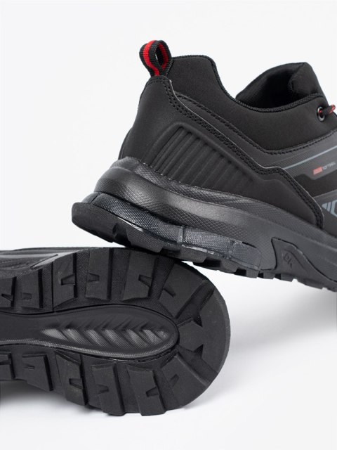 Czarne buty sportowe z czerwonymi elementami - 43 Czarne buty sportowe z czerwonymi elementami - 43