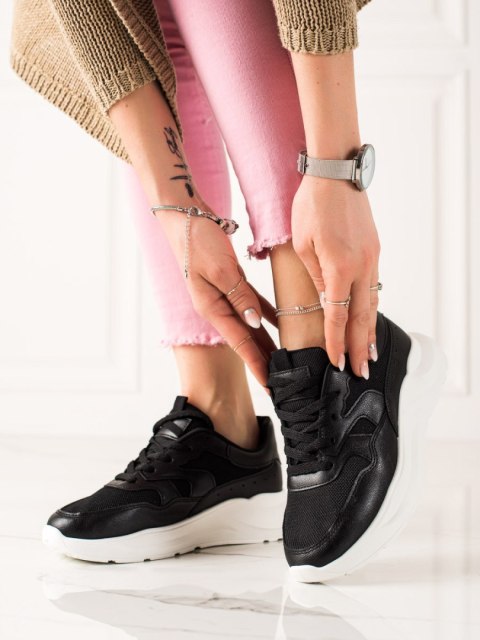 Klasyczne czarne sneakersy - 41