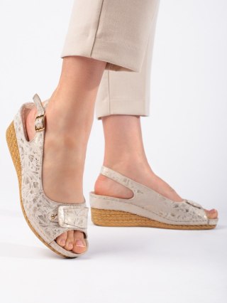 Beżowe sandały na niskiej koturnie espadryle - 36