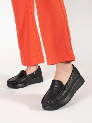 Stylowe czarne mokasyny damskie - 40