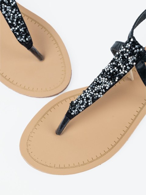 Płaskie sandałki czarne w stylu japonek - 40 Płaskie sandałki czarne w stylu japonek - 40