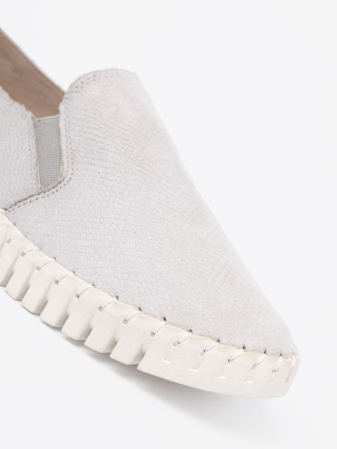 Jasnoszare trampki slip-on z elastycznymi wstawkami - 38 Jasnoszare trampki slip-on z elastycznymi wstawkami - 38