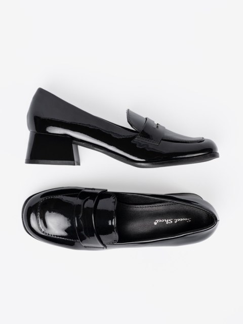 Czarne loafersy na obcasie - 37