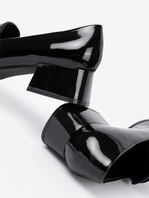 Czarne loafersy na obcasie - 37