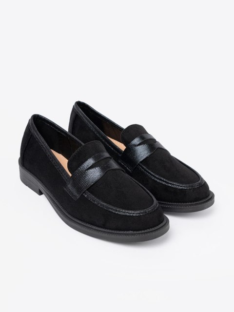 Czarne zamszowe loafersy - 38