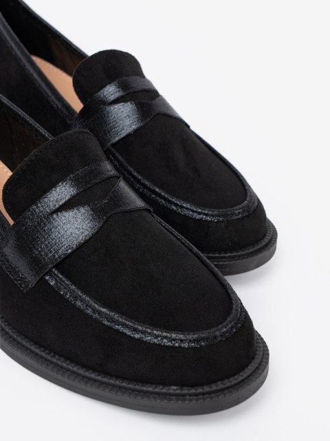 Czarne zamszowe loafersy - 39