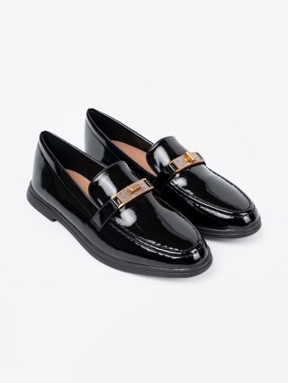 Eleganckie lakierowane mokasyny z złotą ozdobą - 38