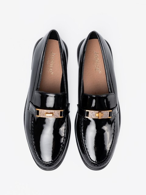 Eleganckie lakierowane mokasyny z złotą ozdobą - 38
