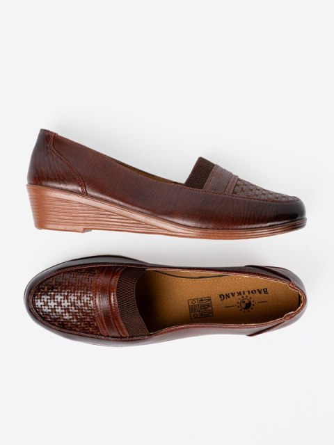 Półbuty damskie slip-on z fakturowanym noskiem - 41