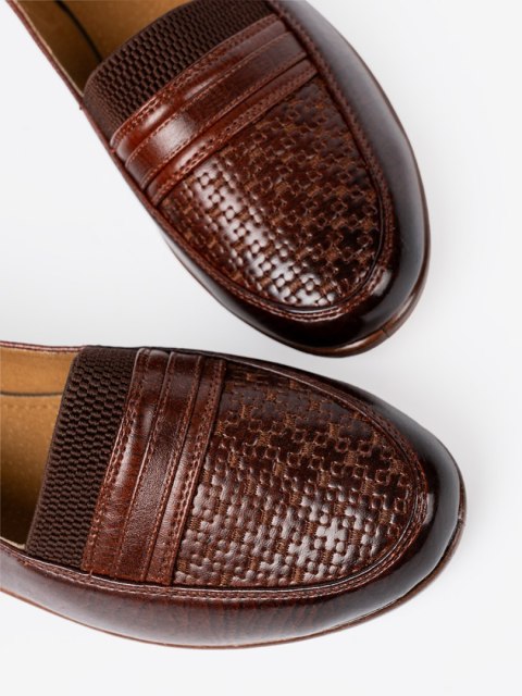 Półbuty damskie slip-on z fakturowanym noskiem - 41