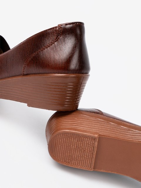 Półbuty damskie slip-on z fakturowanym noskiem - 41
