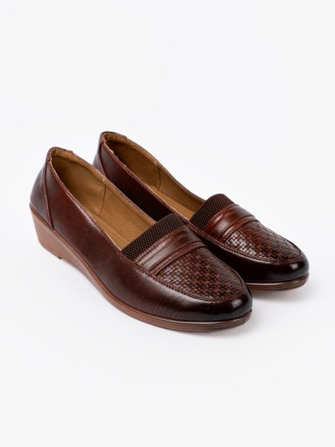 Półbuty damskie slip-on z fakturowanym noskiem - 42