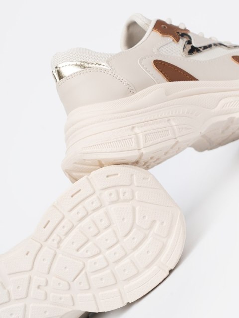 Beżowe sneakersy damskie na grubej podeszwie - 39 Beżowe sneakersy damskie na grubej podeszwie - 39
