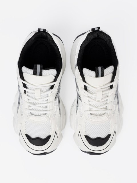 Biało-czarne wygodne sneakersy z siatką - 37