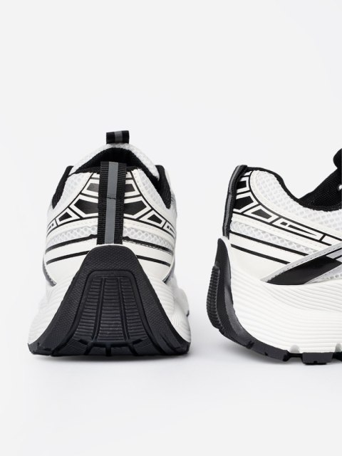 Biało-czarne wygodne sneakersy z siatką - 38
